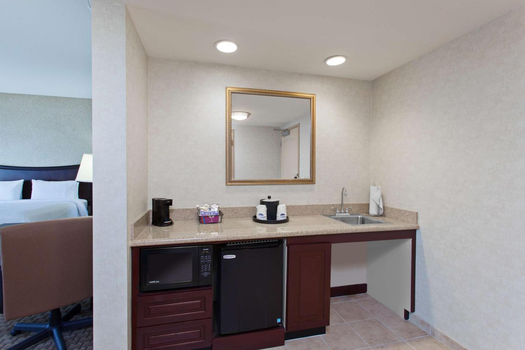Hampton Inn & Suites Oakland Airport-Аламеда Екстер'єр фото