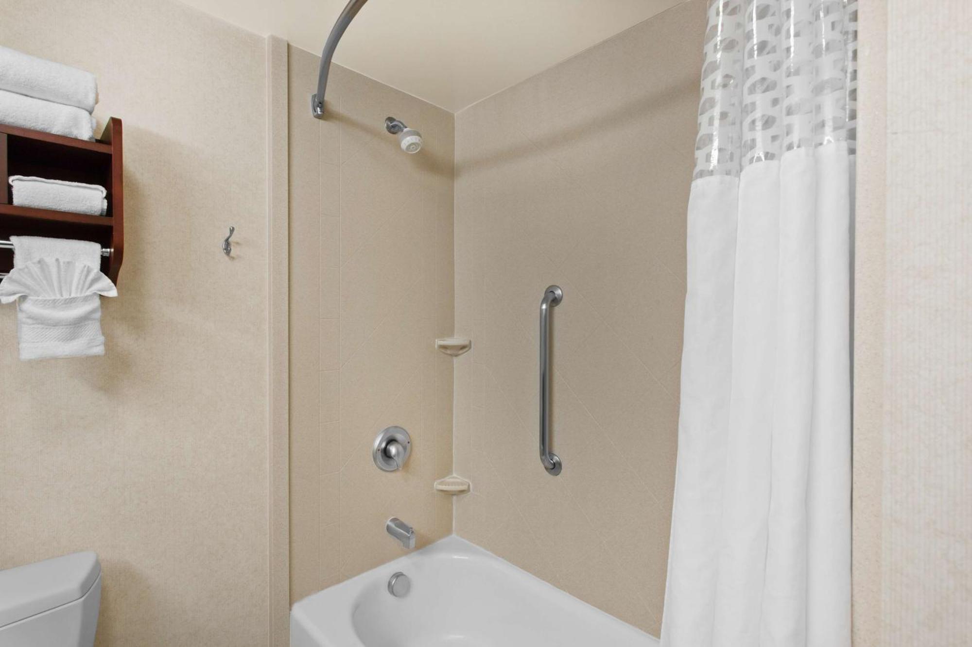 Hampton Inn & Suites Oakland Airport-Аламеда Екстер'єр фото
