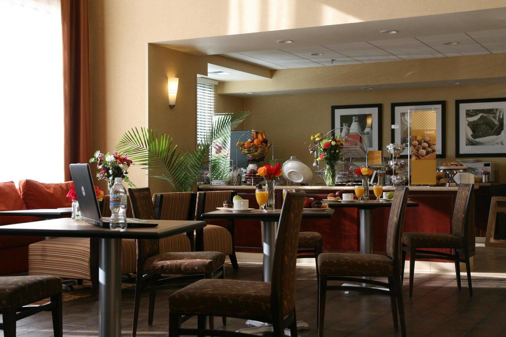 Hampton Inn & Suites Oakland Airport-Аламеда Ресторан фото